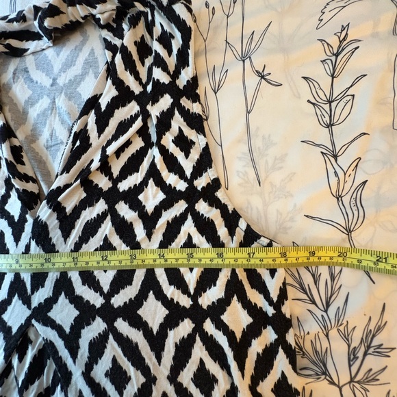 Cable & Gauge Monochrome Abstract Pattern Dress - Picture 7 of 7